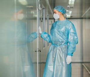 China Chemical resistant surgical isolation gown disposable 2ply SPP lamination PE wholesale