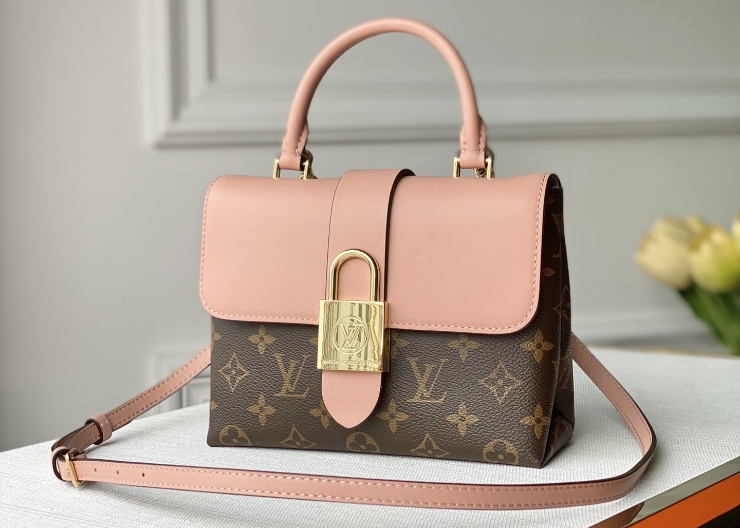 Women'S Black Handhold Luxury Bucket Bag With Lock Catch