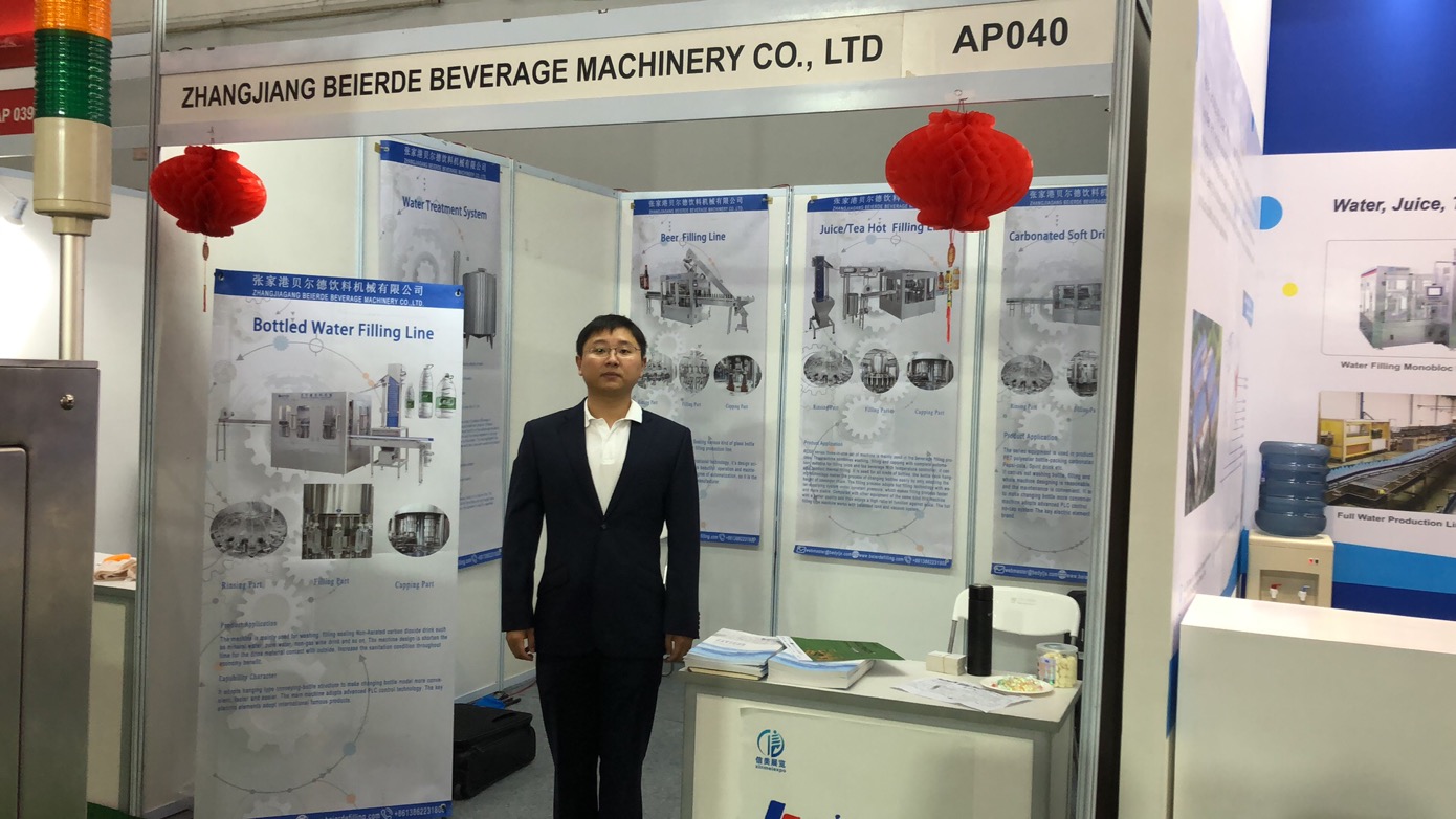 Easy Operation Automatic Beer Filling Machine For Washing Bottle