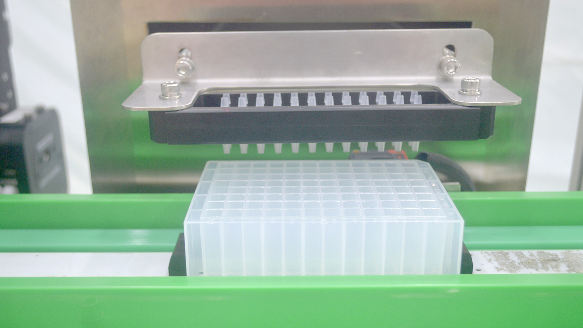 Full Automatic 96 Deep Well Plates Filling Sealing Machine for Biological Reagents