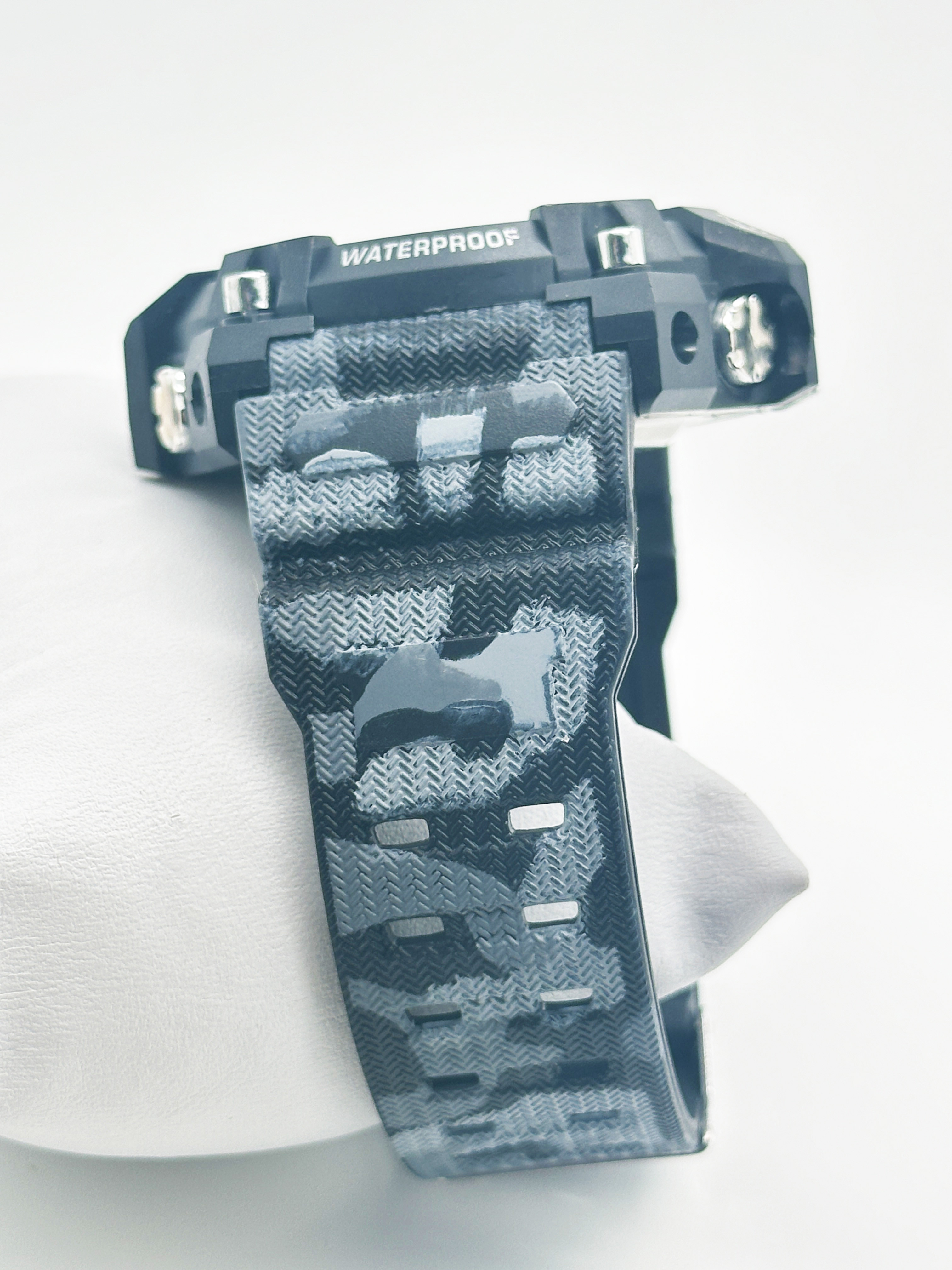 Durable Silicone Band Mens Watch Tear Resistant Digital Wrist Watch
