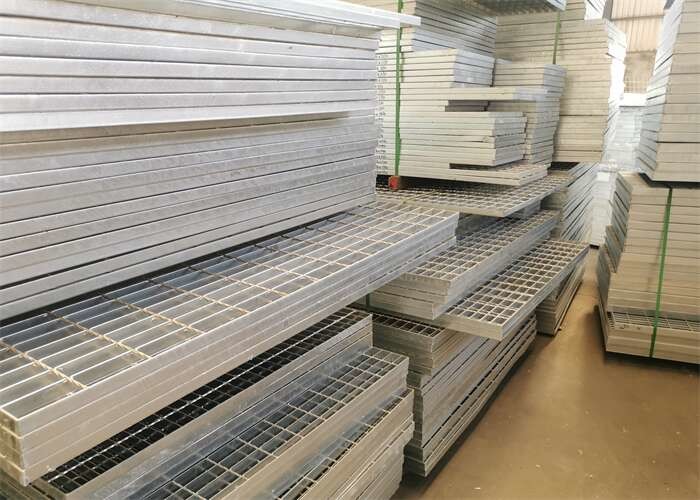 Lightweight Q235 Hot Dip Galvanized Metal Grating Low Carbon Steel A1011 Standard
