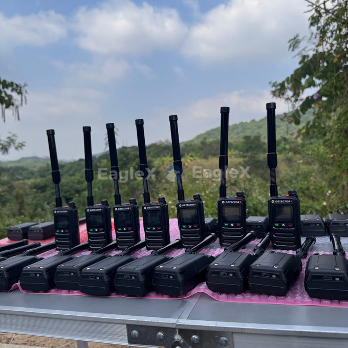 1.5-2KM Handheld FPV Drone detector Detection 800～1500MHz、2400～2485MHz、5725～5850MHz