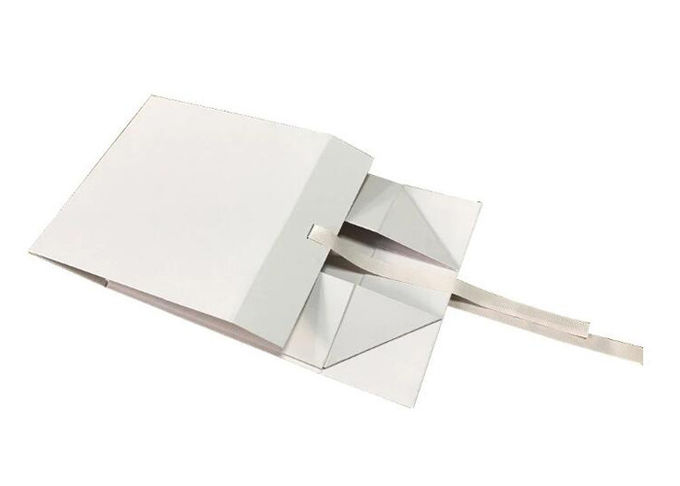 Fashionable Ribbon Tie Gift Box , Personalised Packaging Boxes Custom Logo