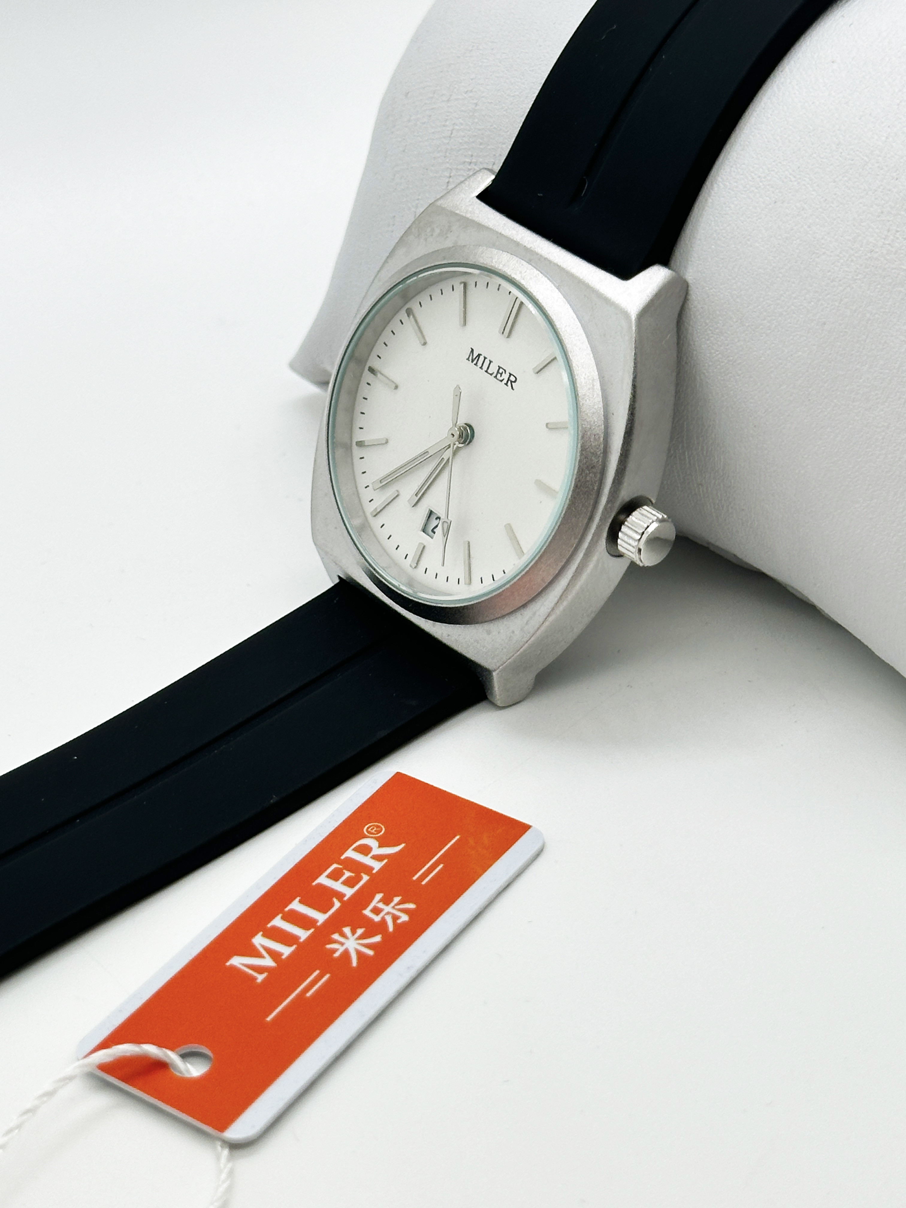 Wholesale Custom Logo Silicone Strap Watches With Buckle Clasp Water Resistant To 30 Meters