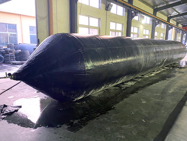 Vessel Launching Boat Lift Airbags , Natural Rubber Inflatable Rubber Balloon