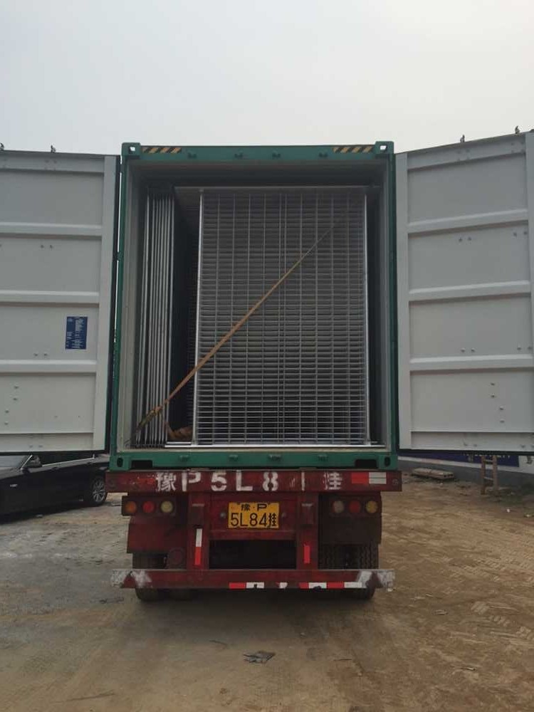 AS 4687 standard 2.4x2.1m size construction fence for Australia