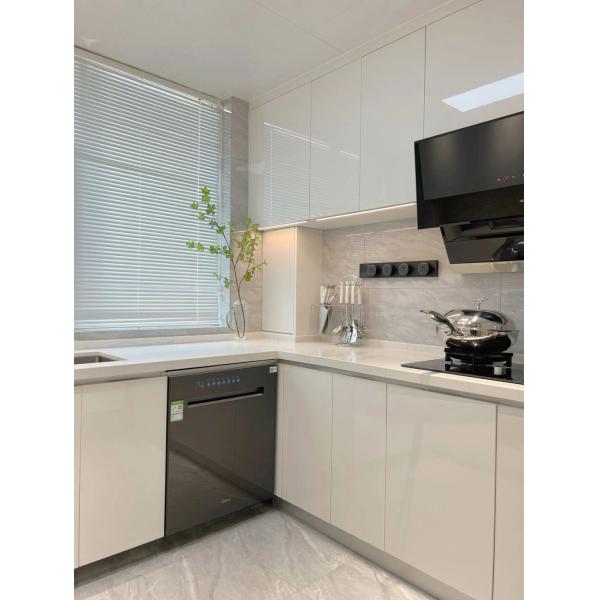 Residence Wholesaler Wooden Kitchen Furniture Modern Kitchen Cabinet Design