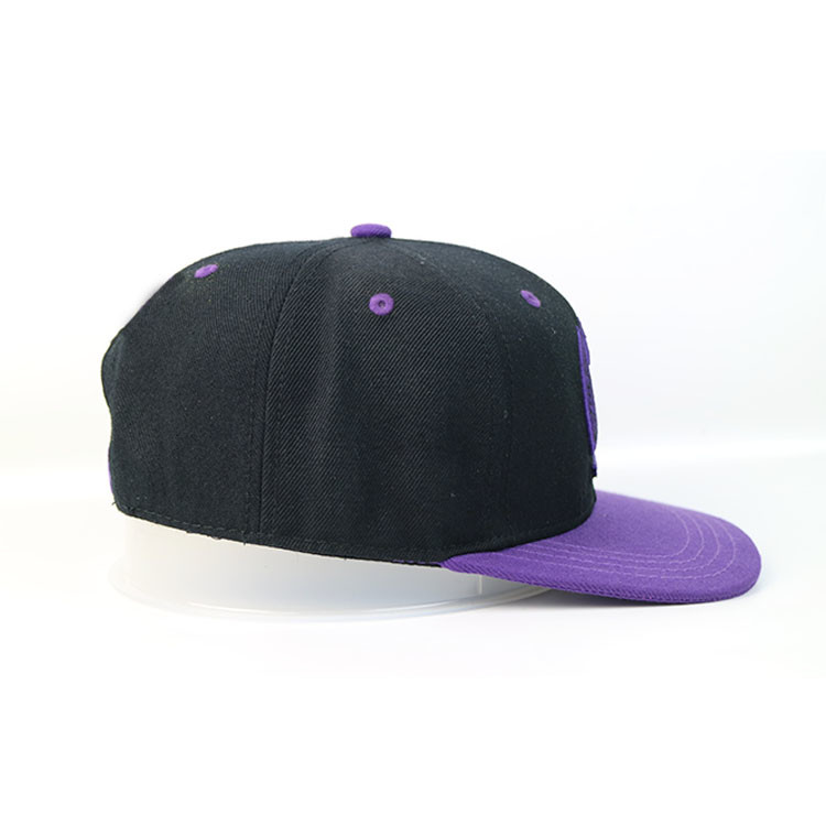 Adults Flat Brim Snapback Hats Custom Logo Flat Bill Cap With Plastic Buckle