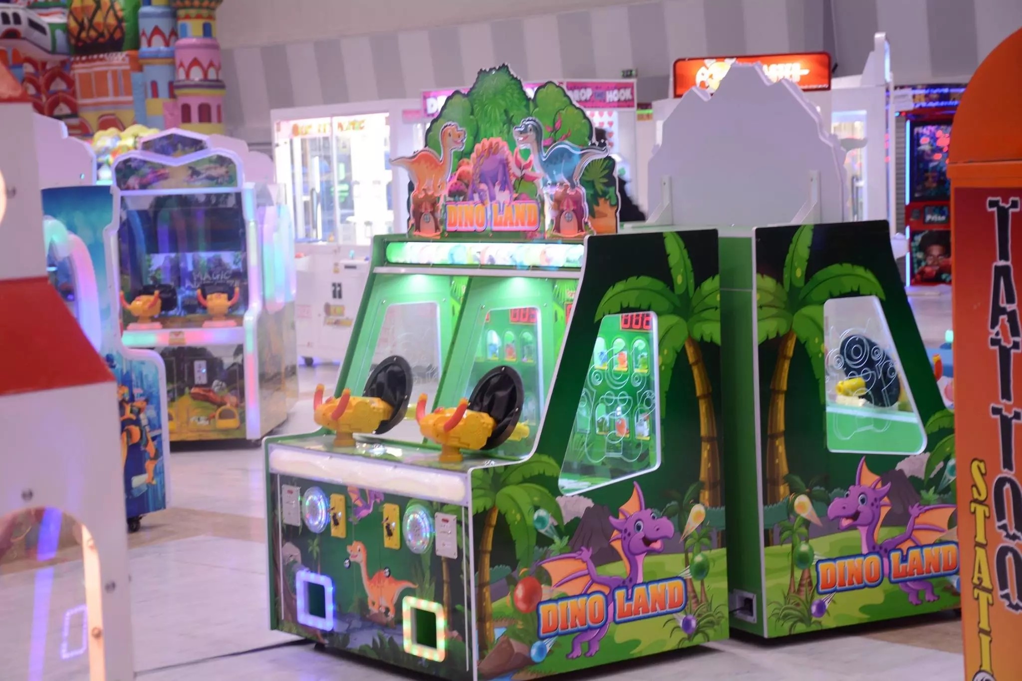 Dinosaur Park Ball Shooting Redemption Game Machine / Capsule Toy Out Arcade Machine