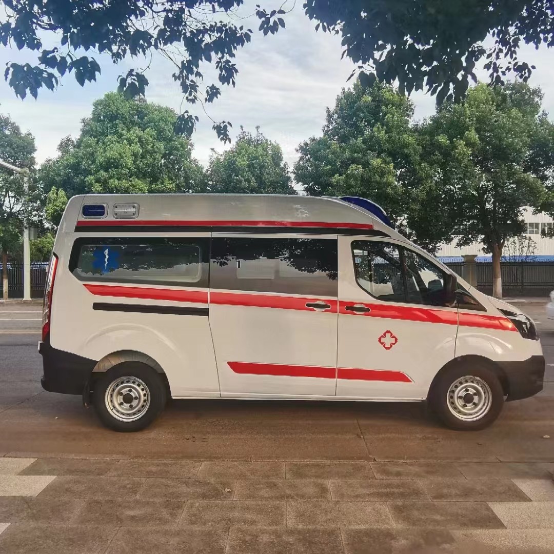 Mobile Hospital Emergency Ambulance Car Transport Patients 85kw Engine Power