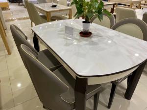 China Living Room Solid Wood Dinette High Hardness Strong Wear Resistance wholesale