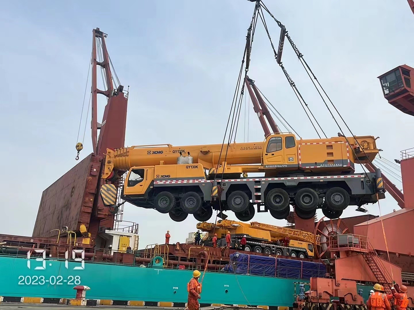 QY130K Refurbished Truck Mounted Crane 130 Ton Xcmg Mobile Crane