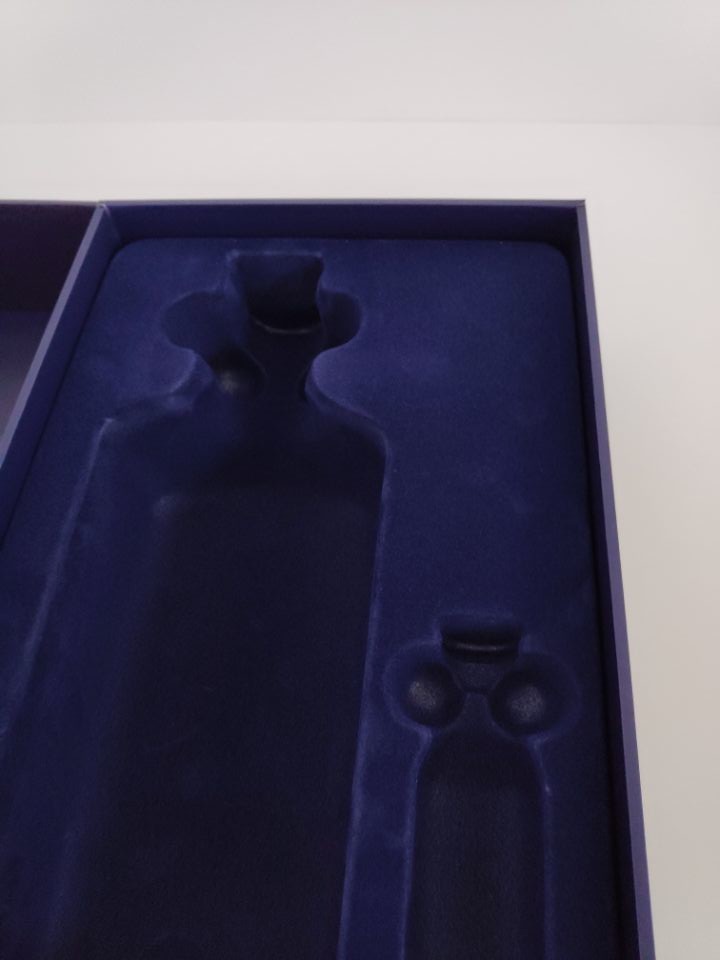 Custom high quality handmade wine packaging box with flock insert