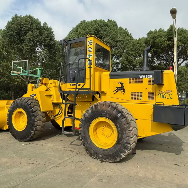 Komatsu WA320-5 loader with excellent power durability and high efficiency Japanese Komatsu WA320-5 construction loader