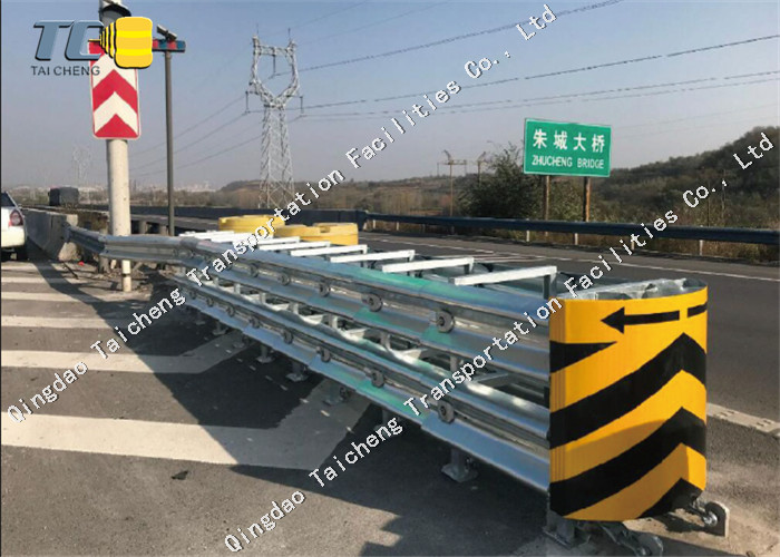 Wear Resistant Quadguard Crash Cushion Anti Collision Pad Redirective Attenuator