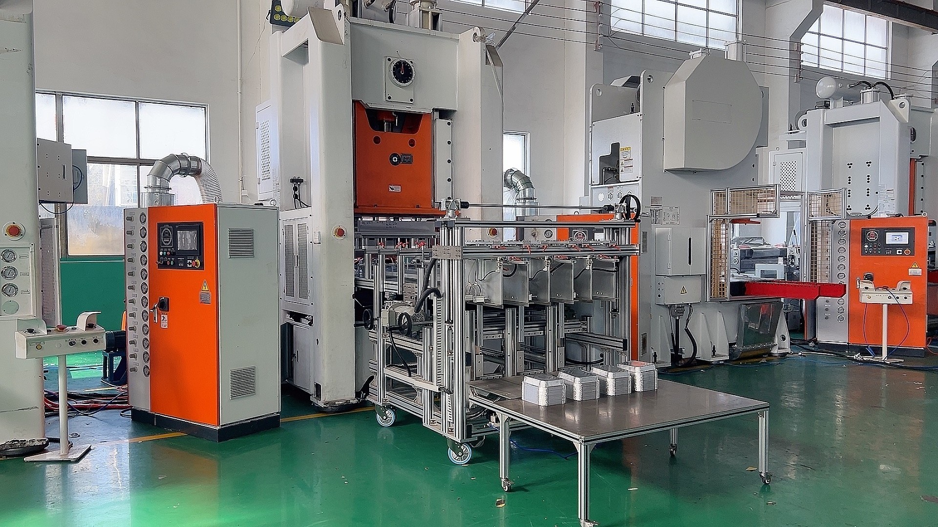 Mechanical Power Source 5 Cavtities Aluminium Foil Container Making Machine 80Ton