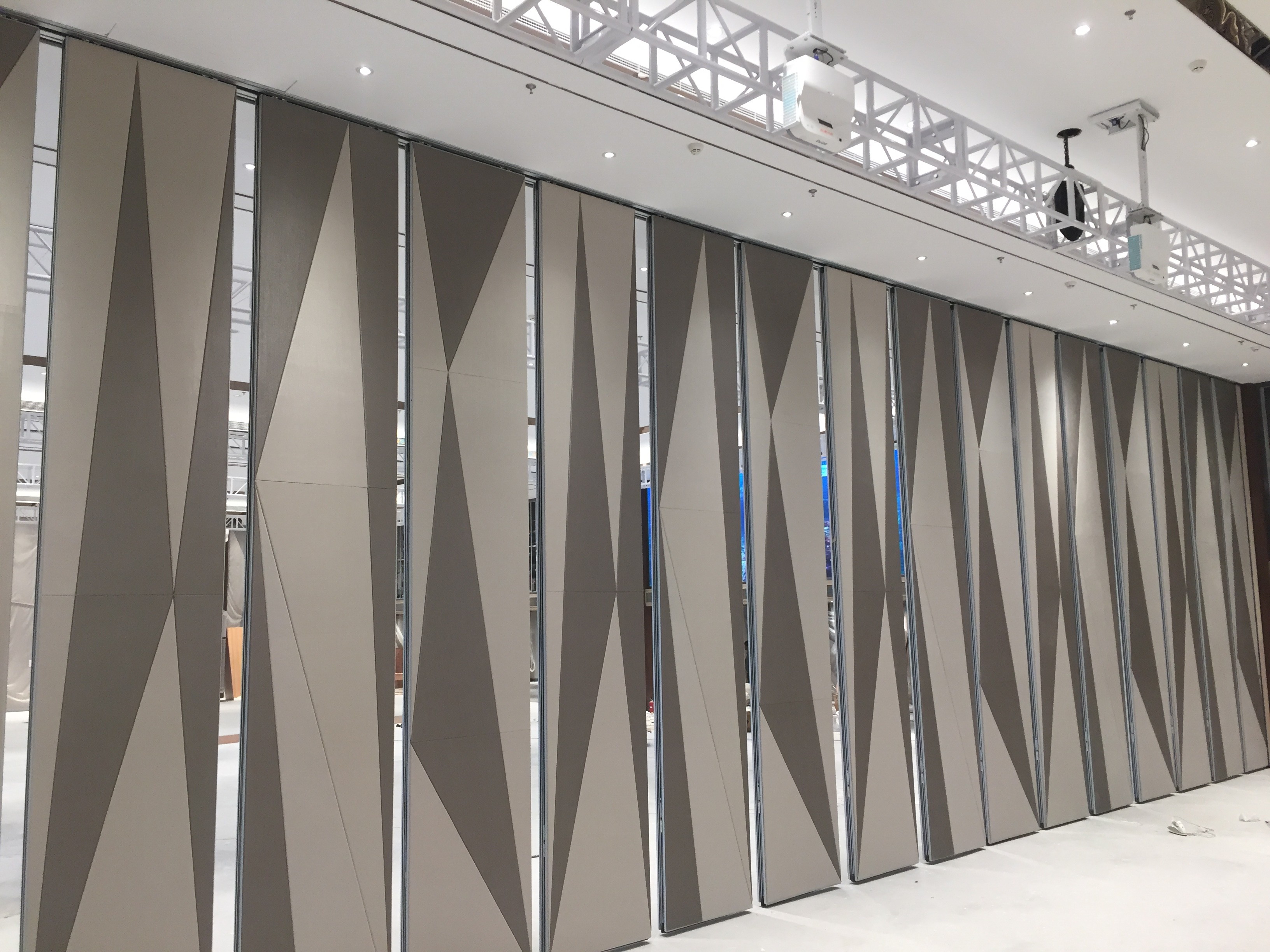 Ultrahigh Movable Partition Walls super high more than 4m smoothly movable auto turn a corner