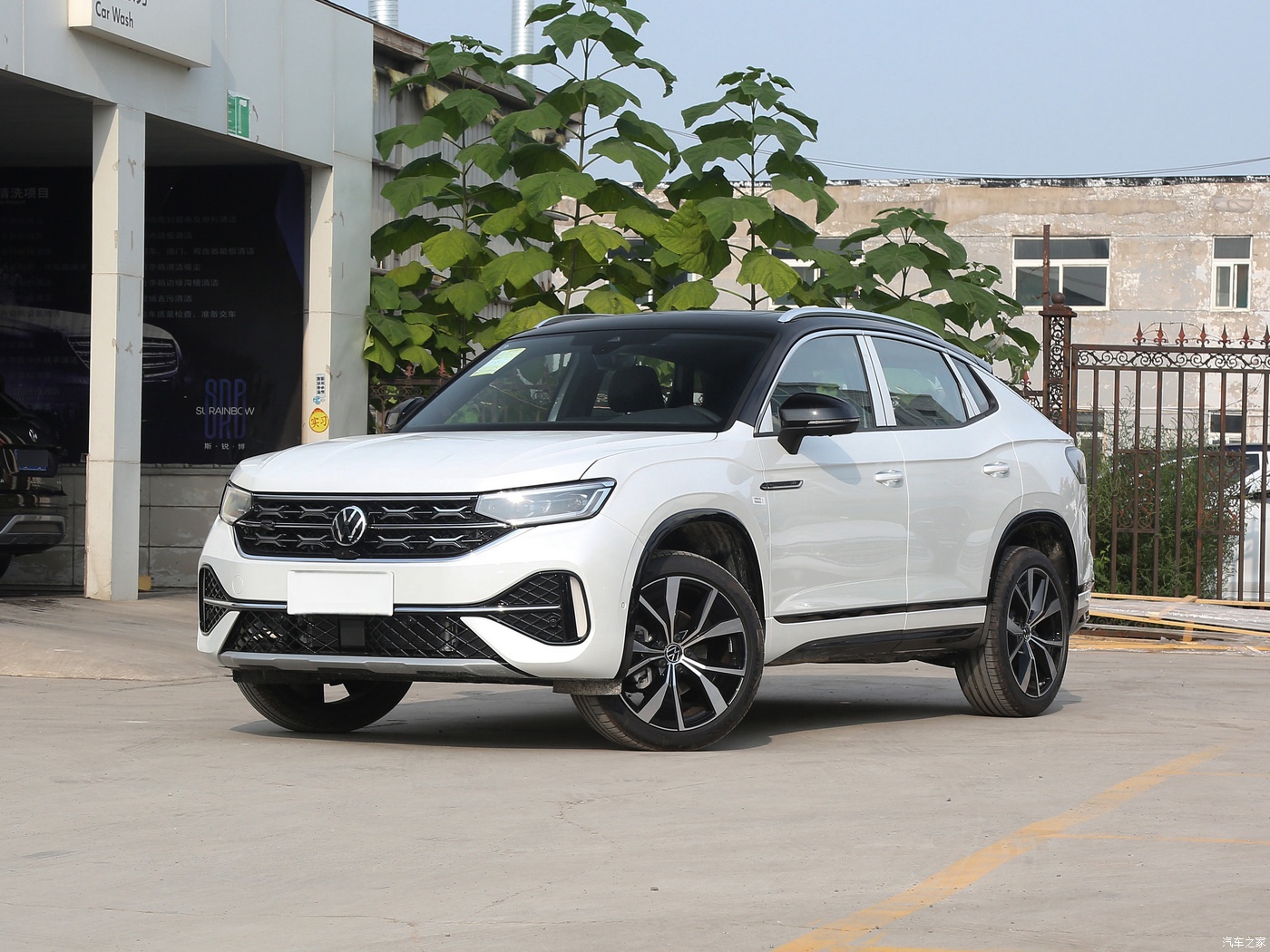 Medium Sized SUV Volkswagens Tayron X 1.4T Luxury Gasoline Commuter Car with Curb Weight 1000kg-2000kg and Wheelbase 2500-3000mm