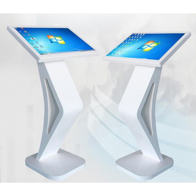 55 Inch Selfie Service Touch Screen Information Kiosk 350nits