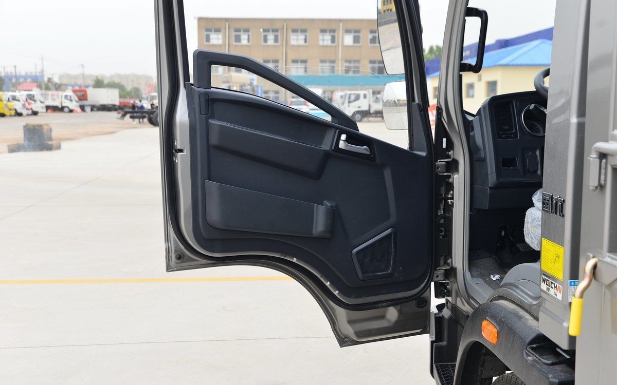 Heavy Duty Warehouse Light Cargo Truck HOWO Hummer H 140HP 4.15M