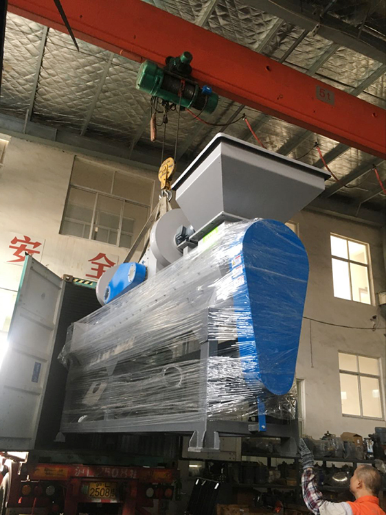 Inverter PET Bottle Label Remover Machine 500-5000kg/H Flakes Washing Line