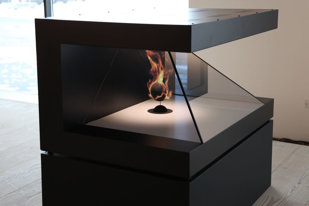 HD 1080P 32 Inch 3D Advertising Holographic Pyramid Diy For Watches, Toys Display