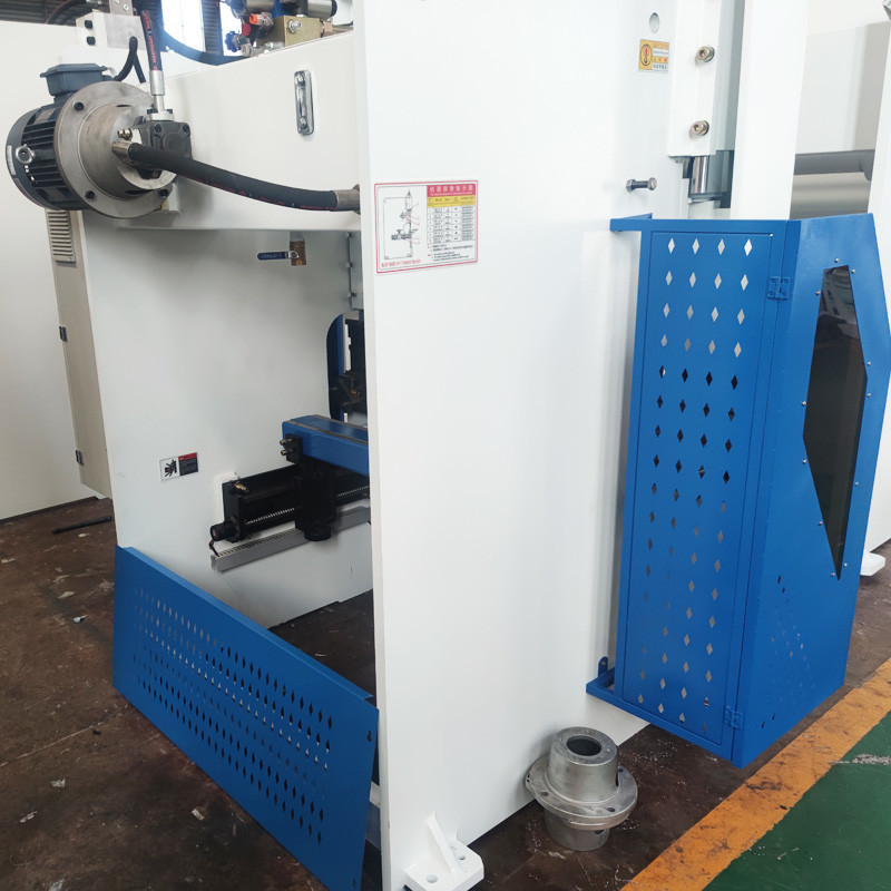Hydraulic 40T Torsion Bar Press Brakes E21 System NC 1600MM With Guardrail