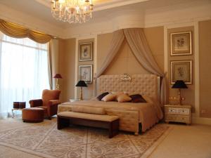 China European Leather Uphostery King Hotel Furniture Set With Fabric Chaise Lounge Chair wholesale