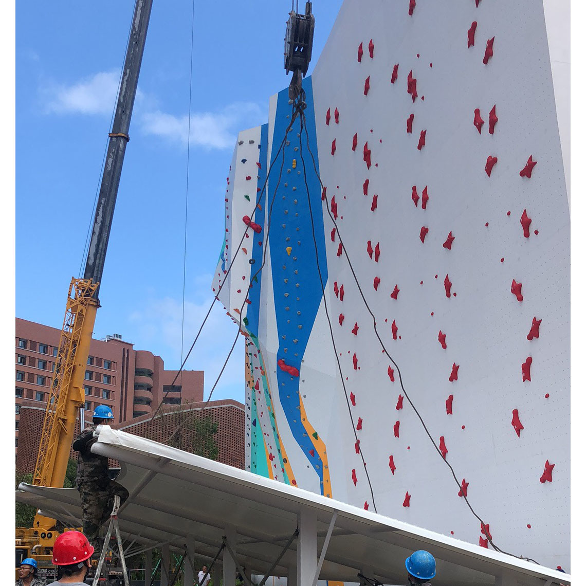 Outdoor Speed Climbing Wall 15.5m High Mobile Climbing Wall For Trampoline Park
