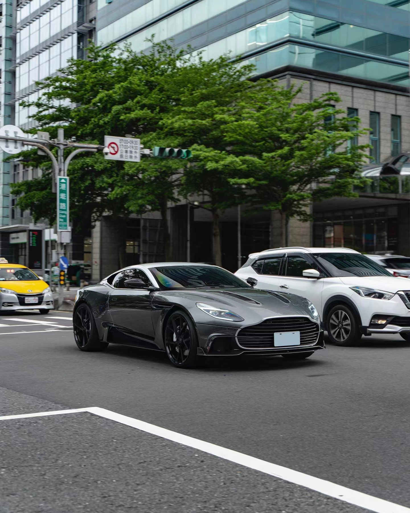 DB11 Aston Martin Widebody Kit Green Bumper Lip Splitter Db11 Body Kit