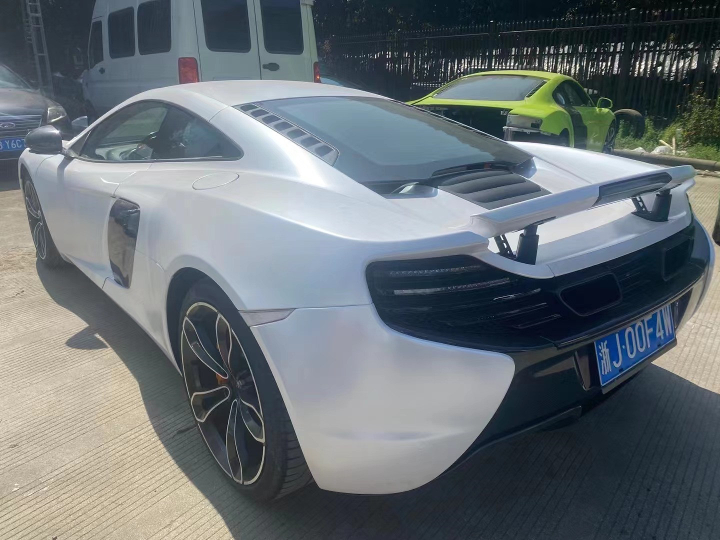 For McLaren MP4-12C Body Kit MP4-12C Upgrades the 650S-style Front and Rear Bumper Spoiler Hood Headlights