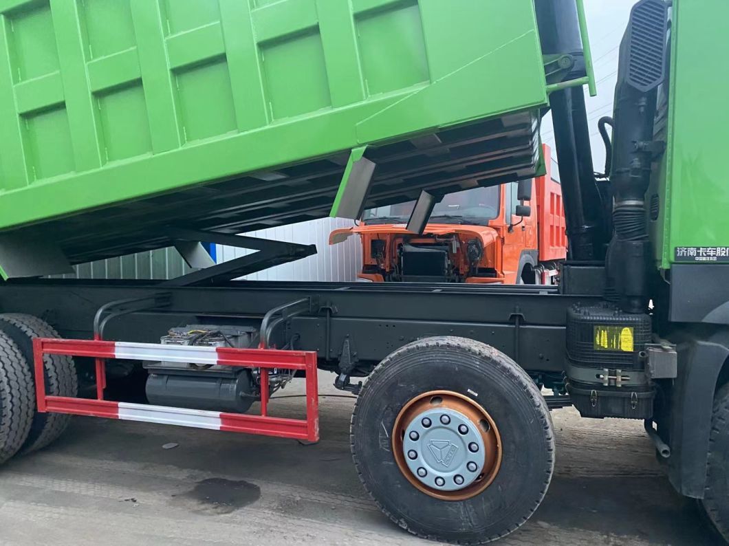 Tipping Trucks Green Color. Sinotruk HOWO 8*4 Dump Truck Used Truck