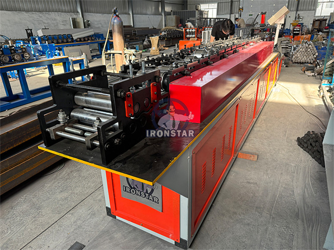 100mm sandwich rolling shutter door roll forming machine in Saudi Arabia olling shutter strip making machine