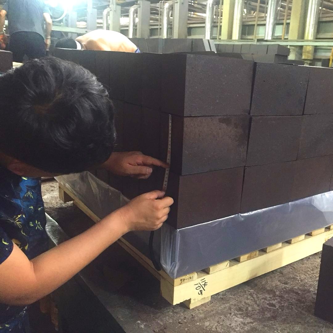 Directly Bonded Magnesia Chrome Brick High Thermal Shock Stability Anti Corrosion