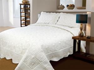 China Household Embroidery Quilt Bedding Sets , Wrinkle Resistant Stamped Embroidery Quilt Kits wholesale