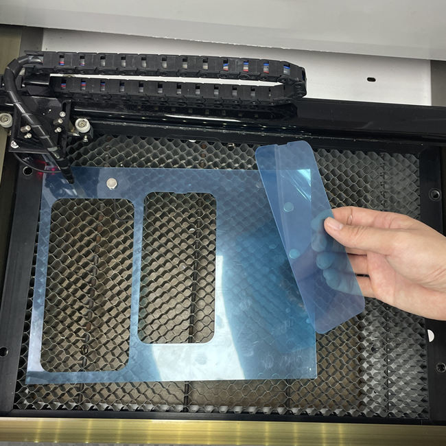 Automatic Daqin Tempered Glass Cutting Machine Mobile Cover Sticker Design 30KG