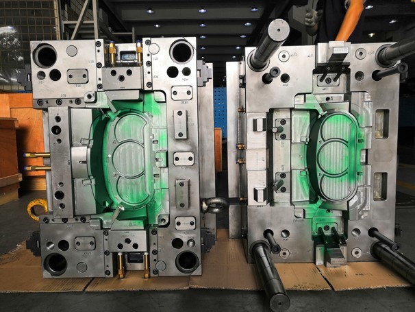 Instrument Panel Plastic Injection Molding Manufacturing / Plastic Mould Maker
