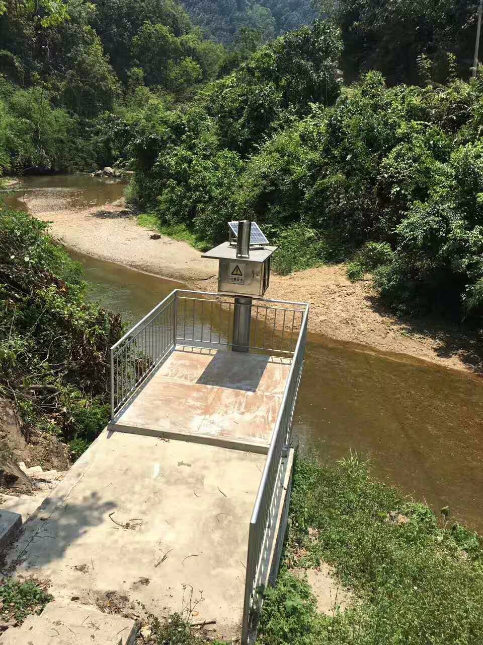 High Accuracy Tipping Bucket Rain Gauge with Data Logger Feature 3.6 kg ±≤ 4%