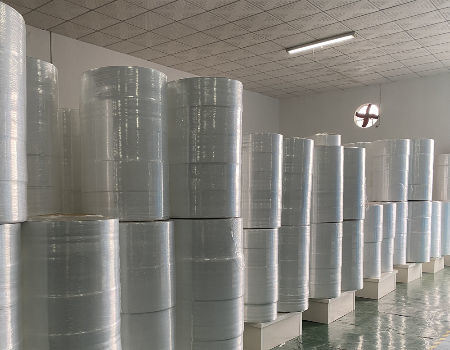 China Manufacture White/Blue 25GSM 100% PP Spunbond Nonwoven Fabric Textile Polypropylyne 3 Ply Mask Material