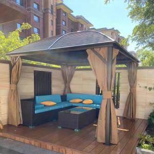 China Aluminum Outdoor Hardtop Gazebo Gazebos With Polycarbonate Roof wholesale