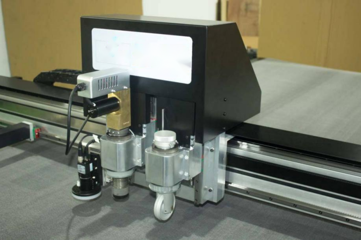 Tool head of cutting machine