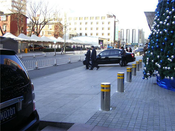 Electric Mechanical 304 STAINLESS STEEL Automatic Rising Bollards For Anti Terrorist