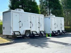China 5 Stations Shower Customized Mobile Toilet Trailer Outdoor wholesale