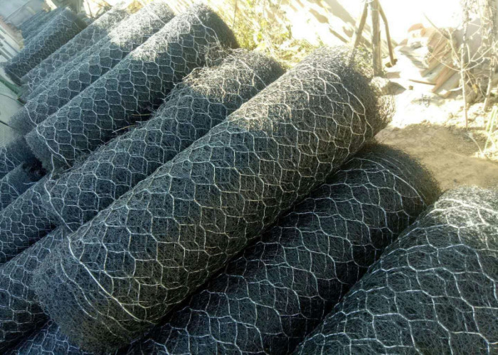 Black 80x100mm Reinforced Three Dimensional Mesh