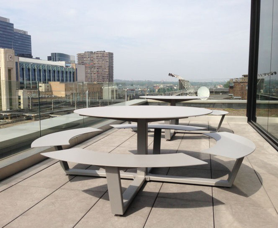 High Quality Metal Picnic Table Customized Round Shape Picnic Table Garden Park Dinning Table Chair
