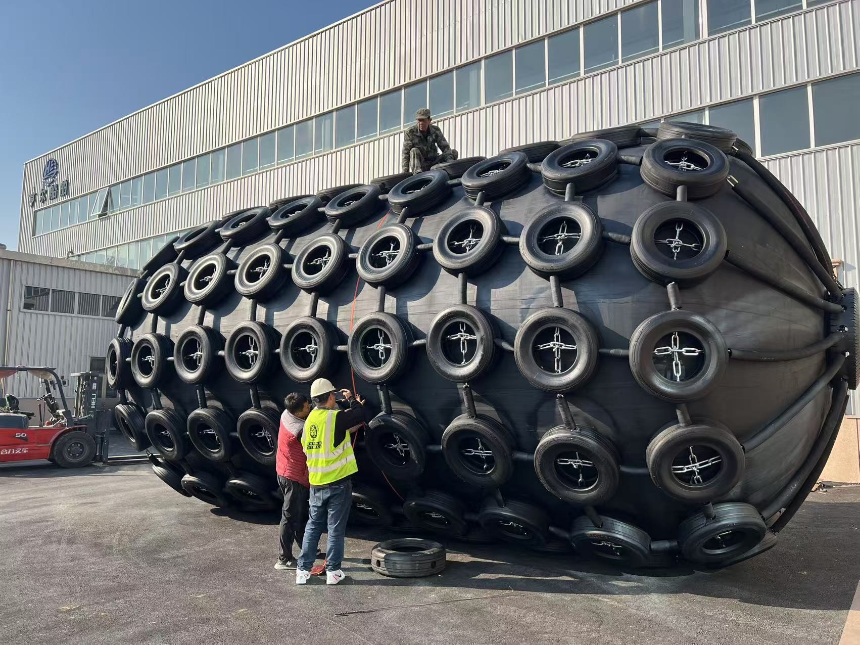 BV Certificate Pneumatic Rubber Fender with 50Kpa/80Kpa Initial Internal Pressure