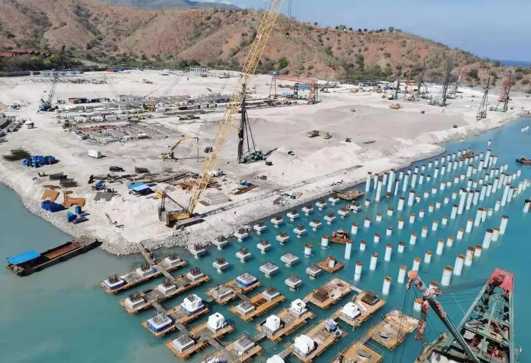 Bottom Feed Vibroflot System In Reclamation Island Dry Method