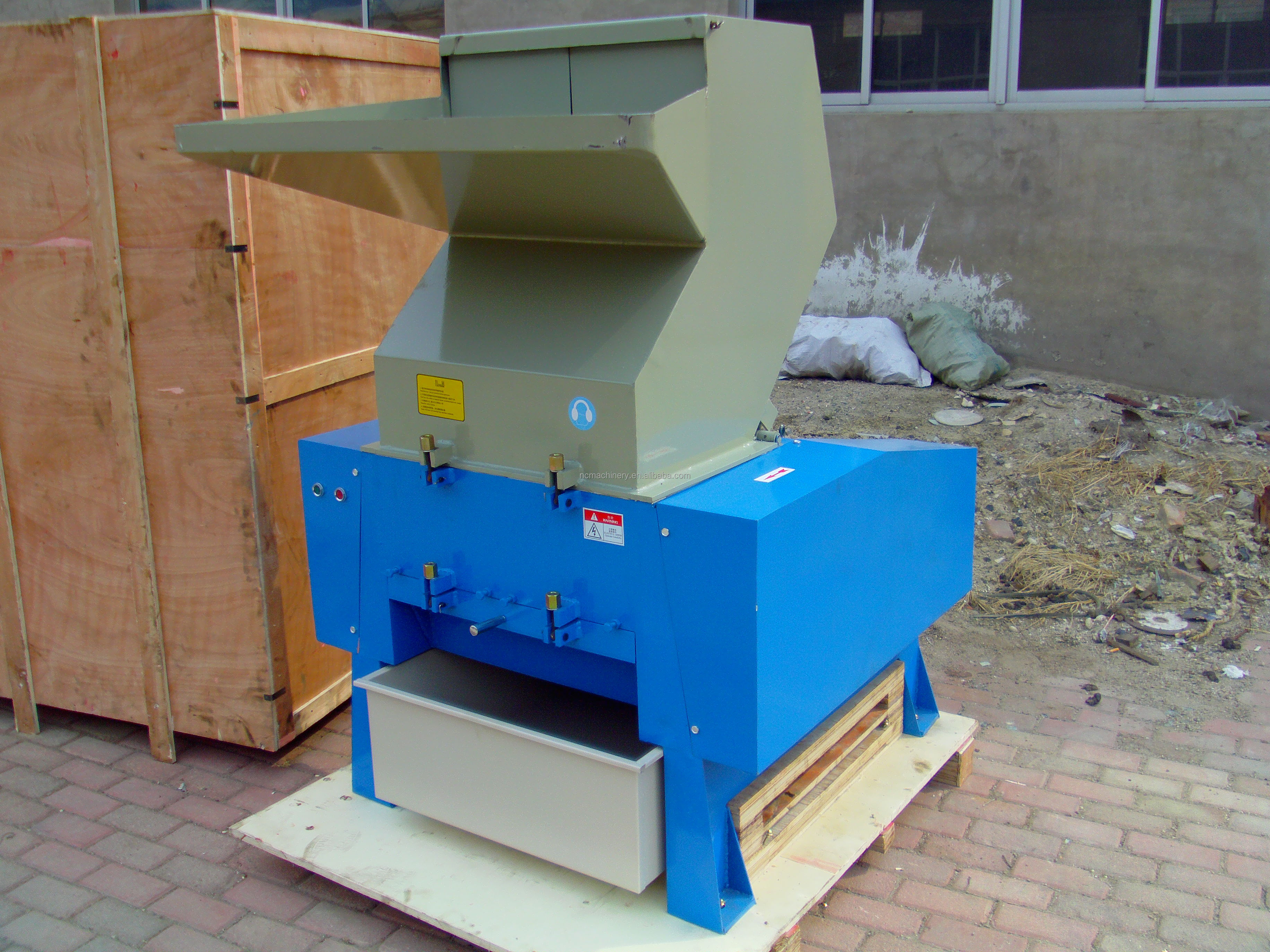 200-600KG/H Cow Bone Grinder Essential for Fruit Processing Plant Operations