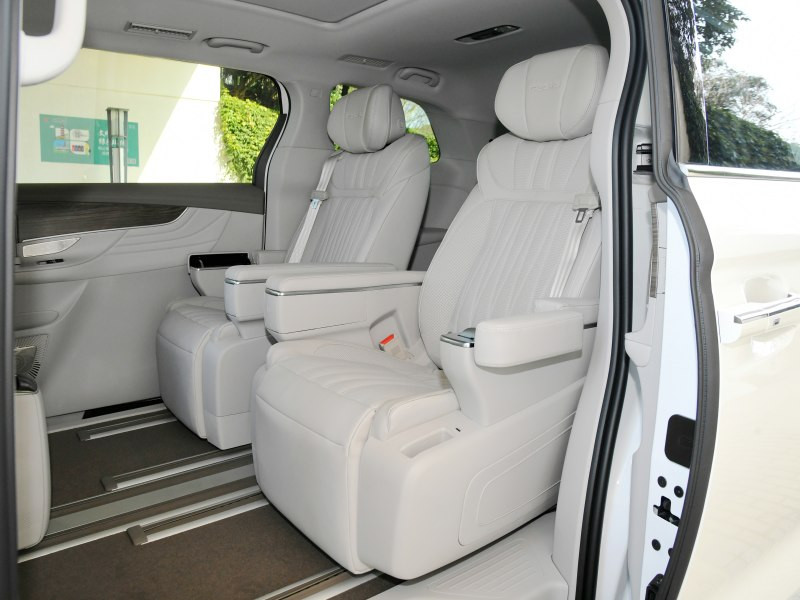 Roewe Large Minivan MPV Vans Gasoline 7 Seats 4x2 Automatic Transmission